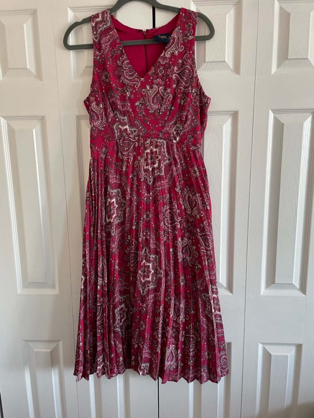 NWOT sleeveless v neck maxi dress